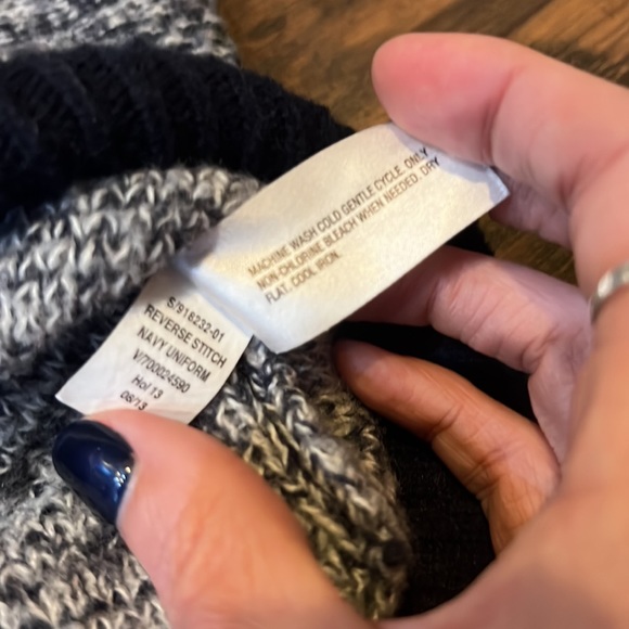 Navy blue GAP heathered comfy casual sweater w/exposed back seam - Picture 6 of 8